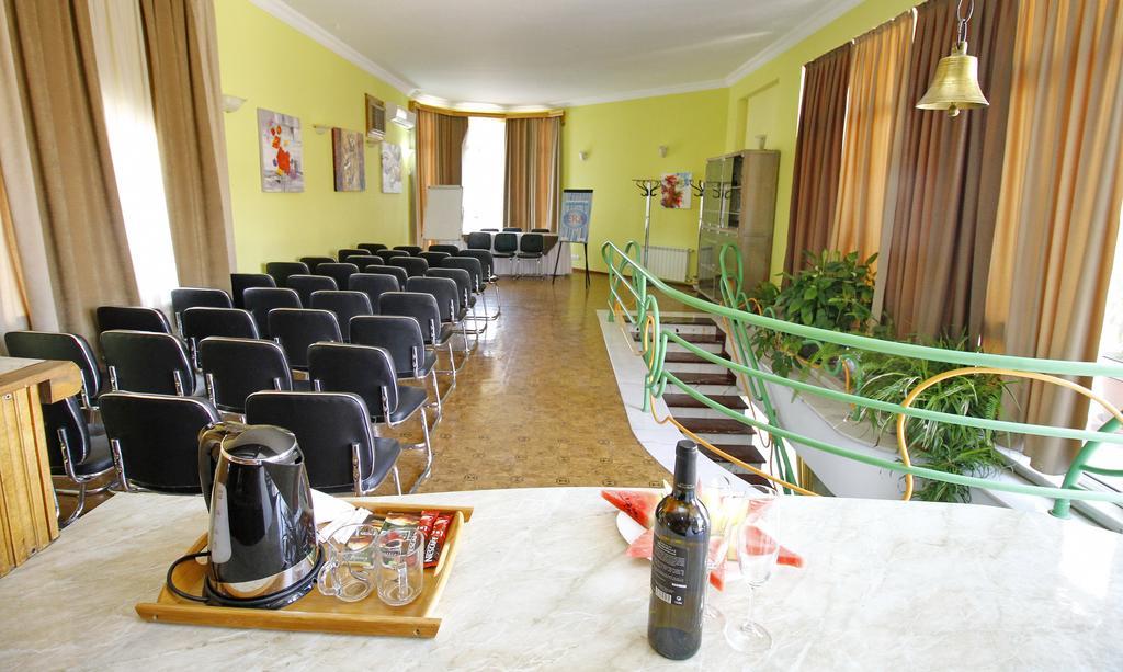 Irmeni Hotel Tbilisi Buitenkant foto