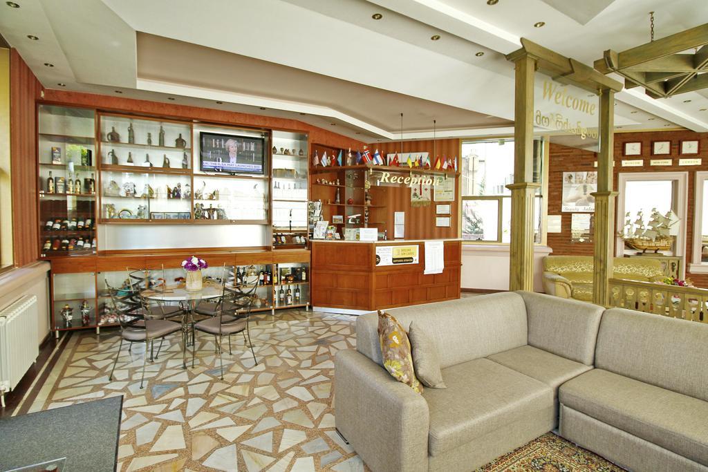Irmeni Hotel Tbilisi Buitenkant foto