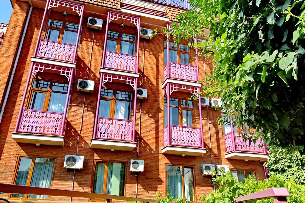 Irmeni Hotel Tbilisi Buitenkant foto