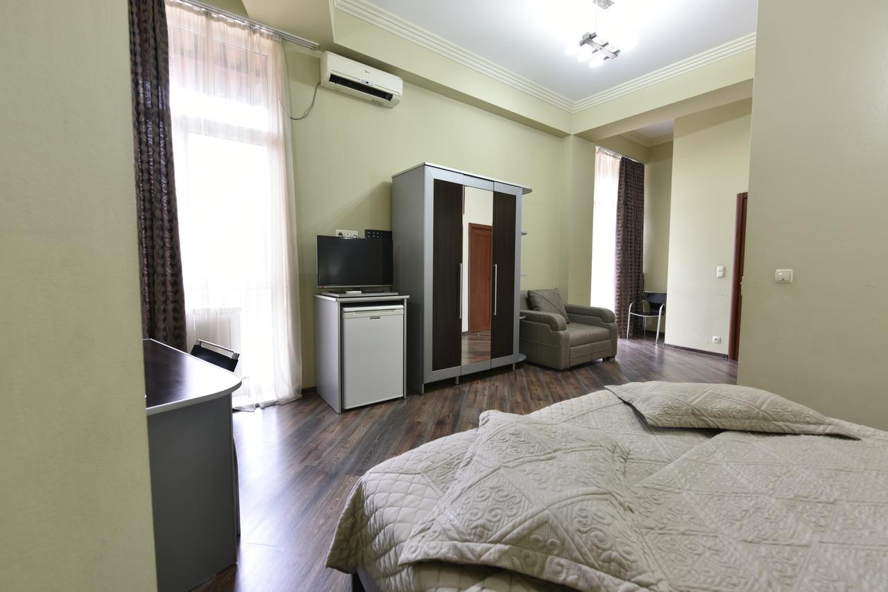 Irmeni Hotel Tbilisi Buitenkant foto
