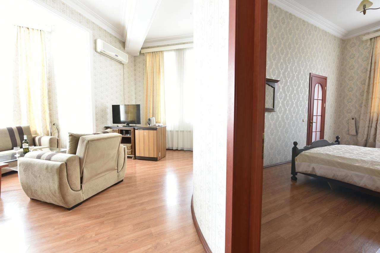 Irmeni Hotel Tbilisi Buitenkant foto