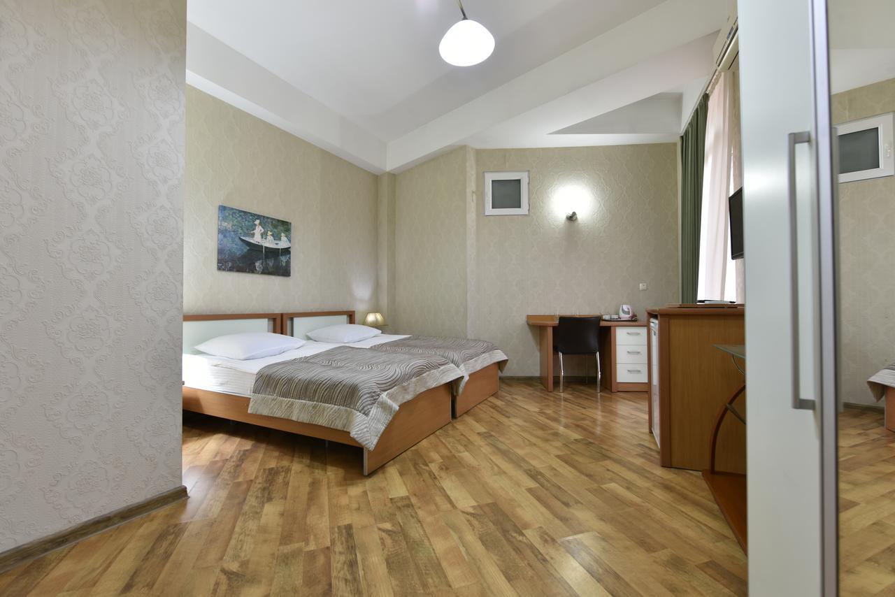 Irmeni Hotel Tbilisi Buitenkant foto