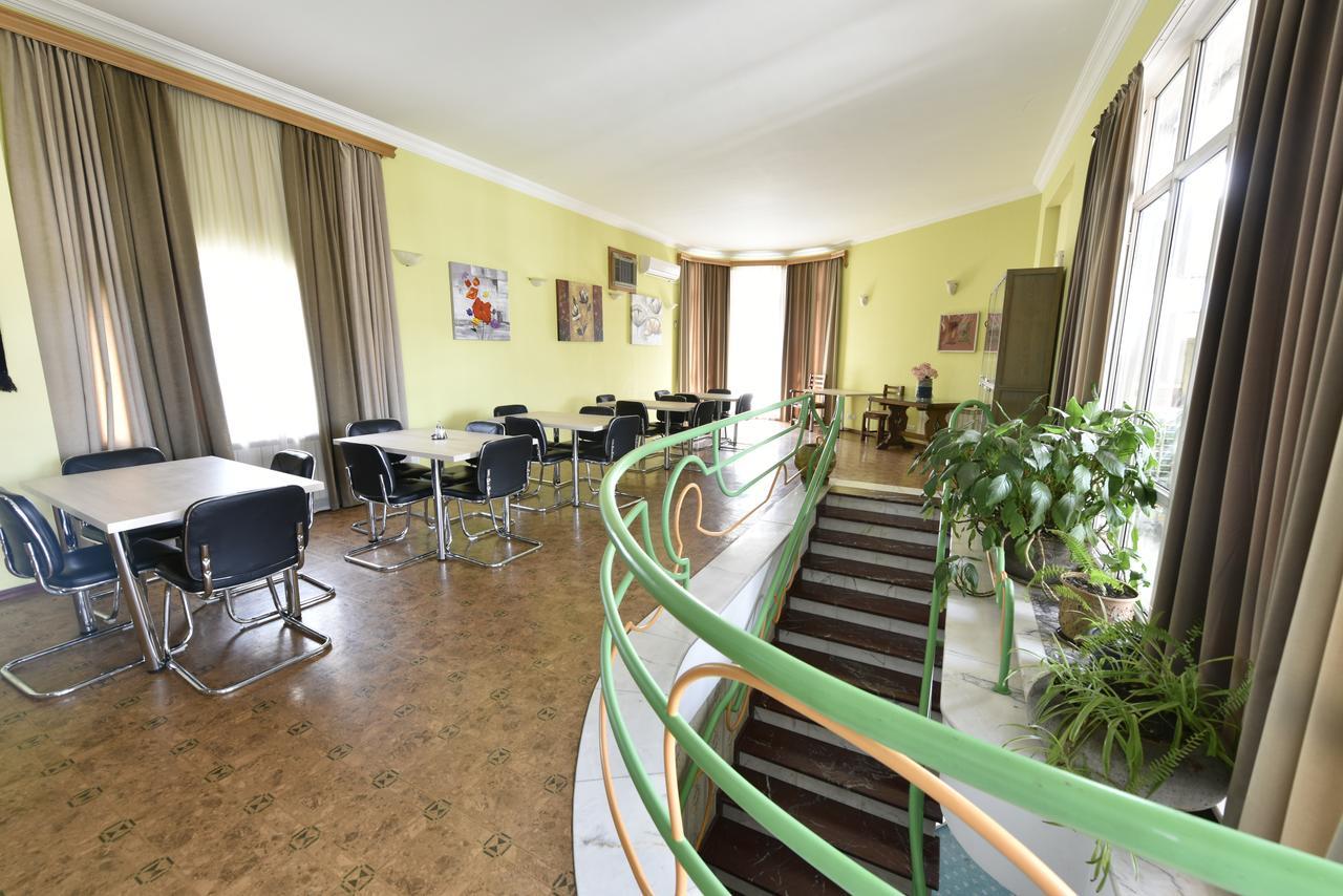 Irmeni Hotel Tbilisi Buitenkant foto